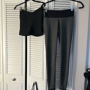 Set of 2 accentuating booty pants/shorts